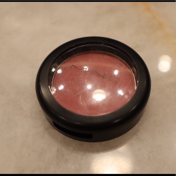Mac Blush in Breezy - Picture 3 of 4